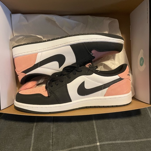 Air Jordan 1 Low OG Bleached Coral - Picture 4 of 4